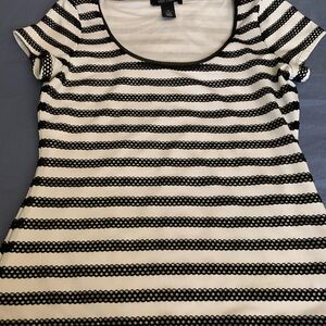 Like new White House Black Market XS scoop neck tee